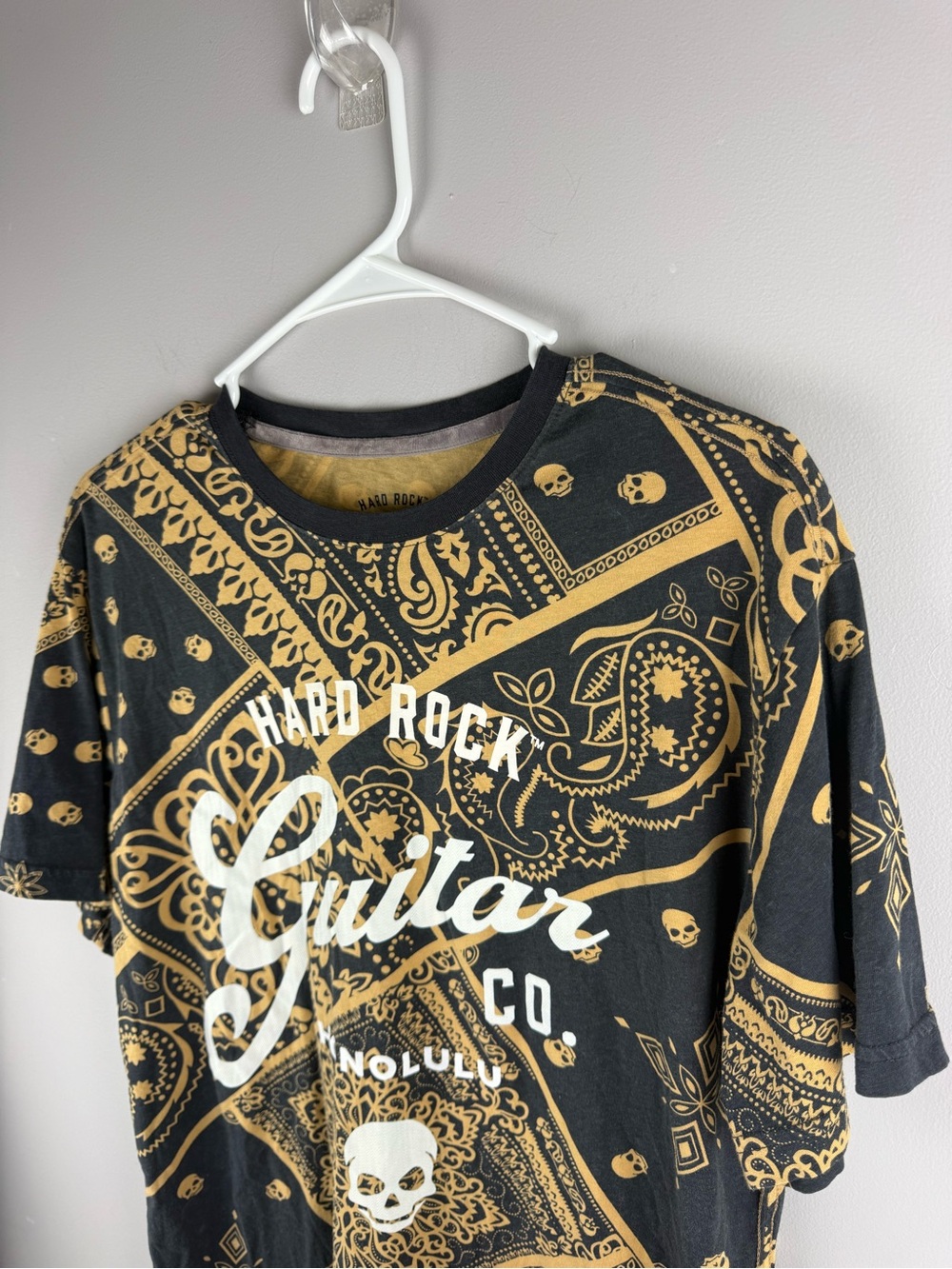 Had Rock Guitar Company Honolulu Adult Fit Crewneck Skull Bandana T Shirt SZ M